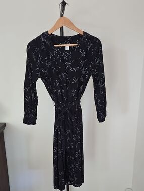 GAP Black Floral-Print Long Sleeve Wrap Dress with Tie